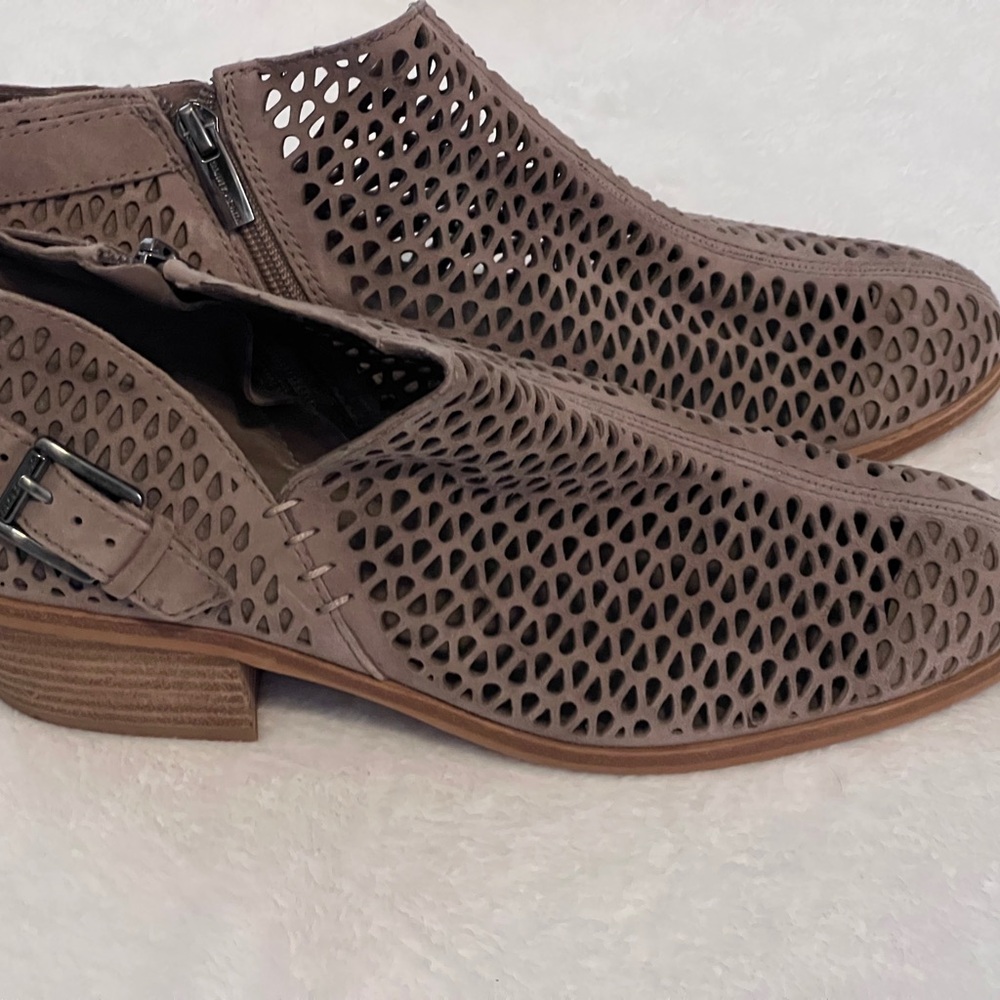 Vince Camuto phandra pointed laser cut booties Y2K summer festival cottagecore - Picture 5 of 15